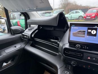 CITROEN E-BERLINGO 52kWh PLUS XL MPV 5dr Electric Auto (7.4kW Charger) (136 ps)