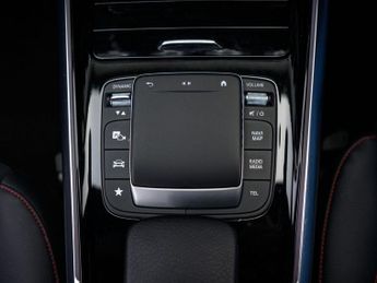 MERCEDES-BENZ EQA EQA 250 66.5kWh AMG Line SUV 5dr Electric Auto (190 ps)