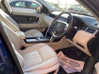 LAND ROVER DISCOVERY SPORT 2.0 TD4 HSE Black SUV 5dr Diesel Auto 4WD Euro 6 (s/s) (180 ps)