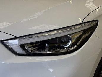 MG MG ZS 1.0 T-GDI Excite SUV 5 door Petrol Automatic in White Euro 6 