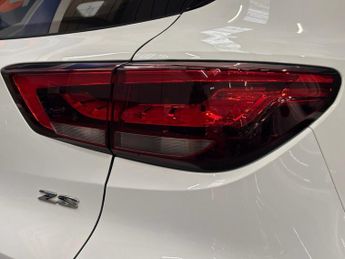 MG MG ZS 1.0 T-GDI Excite SUV 5 door Petrol Automatic in White Euro 6 