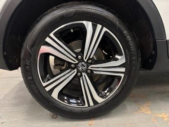 MG MG ZS 1.0 T-GDI Excite SUV 5 door Petrol Automatic in White Euro 6 