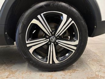 MG MG ZS 1.0 T-GDI Excite SUV 5 door Petrol Automatic in White Euro 6 