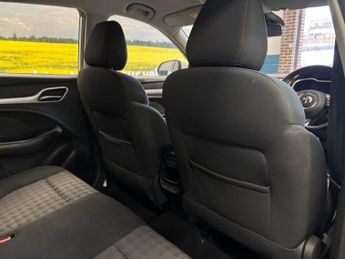 MG MG ZS 1.0 T-GDI Excite SUV 5 door Petrol Automatic in White Euro 6 