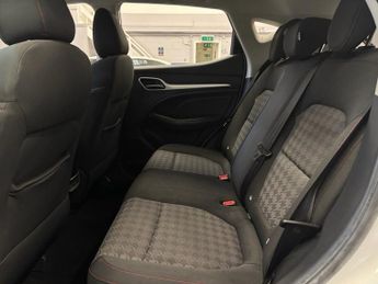MG MG ZS 1.0 T-GDI Excite SUV 5 door Petrol Automatic in White Euro 6 