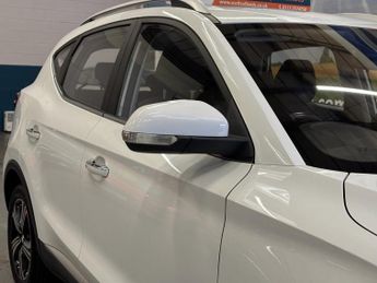MG MG ZS 1.0 T-GDI Excite SUV 5 door Petrol Automatic in White Euro 6 