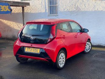 TOYOTA AYGO 1.0 VVT-i x-play Hatchback 5dr Petrol x-shift Euro 6 (Safety Sen