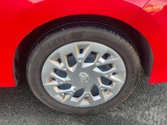 TOYOTA AYGO 1.0 VVT-i x-play Hatchback 5dr Petrol x-shift Euro 6 (Safety Sen