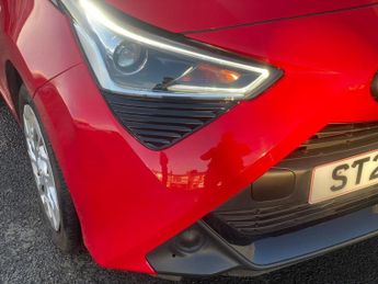 TOYOTA AYGO 1.0 VVT-i x-play Hatchback 5dr Petrol x-shift Euro 6 (Safety Sen