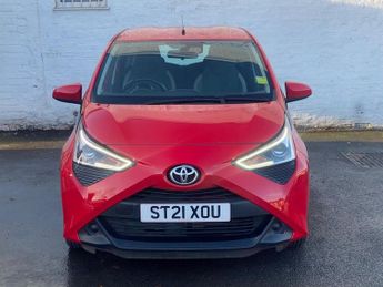 TOYOTA AYGO 1.0 VVT-i x-play Hatchback 5dr Petrol x-shift Euro 6 (Safety Sen