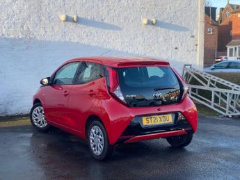 TOYOTA AYGO 1.0 VVT-i x-play Hatchback 5dr Petrol x-shift Euro 6 (Safety Sen