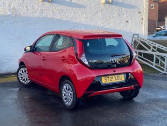 TOYOTA AYGO 1.0 VVT-i x-play Hatchback 5dr Petrol x-shift Euro 6 (Safety Sen