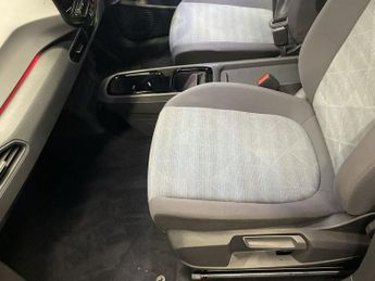 VOLKSWAGEN ID.3 Pro Performance 58kWh Life Hatchback 5dr Electric Auto (204 ps)