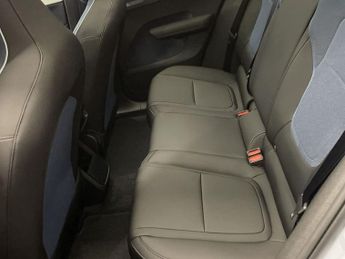 VOLVO EX30 Single Motor Extended Range 69kWh Ultra SUV 5dr Electric Auto (2