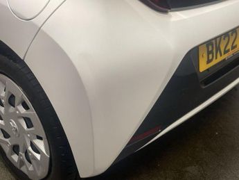 TOYOTA AYGO 1.0 VVT-i x-play Hatchback 5dr Petrol x-shift Euro 6 (Safety Sen