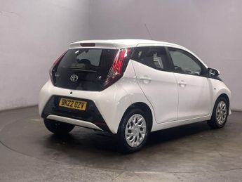 TOYOTA AYGO 1.0 VVT-i x-play Hatchback 5dr Petrol x-shift Euro 6 (Safety Sen