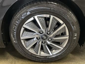 HYUNDAI IONIQ 38.3kWh Premium Hatchback 5dr Electric Auto (136 ps)