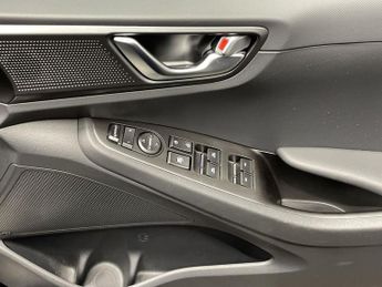 HYUNDAI IONIQ 38.3kWh Premium Hatchback 5dr Electric Auto (136 ps)