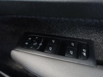 VOLVO XC40 2.0 B3 MHEV Core SUV 5dr Petrol Hybrid DCT Auto Euro 6 (s/s) (16