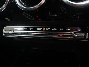 MERCEDES-BENZ GLA 1.3 GLA200 AMG Line SUV 5dr Petrol 7G-DCT Euro 6 (s/s) (163 ps)