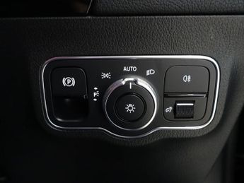 MERCEDES-BENZ GLA 1.3 GLA200 AMG Line SUV 5dr Petrol 7G-DCT Euro 6 (s/s) (163 ps)