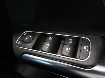 MERCEDES-BENZ GLA 1.3 GLA200 AMG Line SUV 5dr Petrol 7G-DCT Euro 6 (s/s) (163 ps)