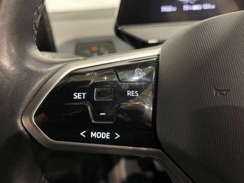 VOLKSWAGEN ID.3 Pro Performance 58kWh Life Hatchback 5dr Electric Auto (204 ps)