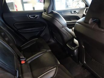 VOLVO XC60 2.0 D5 PowerPulse R-Design SUV 5dr Diesel Auto AWD Euro 6 (s/s) 