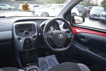 TOYOTA AYGO 1.0 VVT-i x-play Hatchback 5dr Petrol x-shift Euro 6 (68 ps)