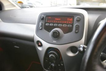 TOYOTA AYGO 1.0 VVT-i x-play Hatchback 5dr Petrol x-shift Euro 6 (68 ps)