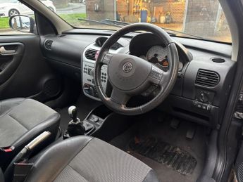 VAUXHALL CORSA 1.4i 16v SXi+ Hatchback 3dr Petrol Manual (142 g/km, 89 bhp)