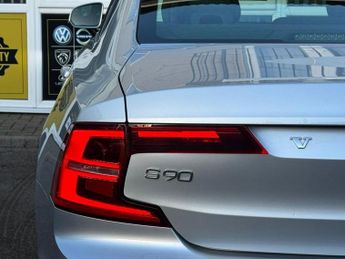 VOLVO S90 2.0 D4 Momentum Pro Saloon 4dr Diesel Auto Euro 6 (s/s) (190 ps)