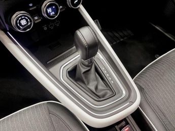 RENAULT CLIO 1.6 E-TECH Techno Hatchback 5dr Petrol Hybrid Auto Euro 6 (s/s) 