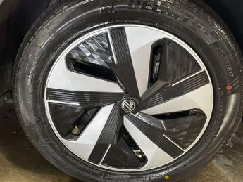 MG MG ZS 72.6kWh Trophy Long Range SUV 5dr Electric Auto (156 ps)