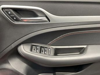 MG MG ZS 72.6kWh Trophy Long Range SUV 5dr Electric Auto (156 ps)