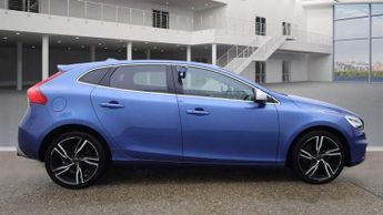 VOLVO V40 2.0 D3 R-Design Pro Hatchback 5dr Diesel Auto Euro 6 (s/s) (150 
