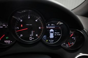 PORSCHE CAYENNE 3.0 TD V6 SUV 5dr Diesel TiptronicS 4WD Euro 6 (s/s) (262 ps)