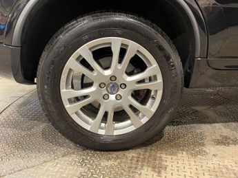 VOLVO XC90 2.4 D5 Executive SUV 5dr Diesel Geartronic 4WD Euro 5 (200 ps)