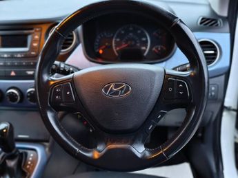 HYUNDAI I10 1.2 Premium Hatchback 5dr Petrol Auto Euro 5 (87 ps)
