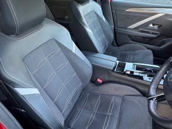 VAUXHALL Astra Electric 54kWh Ultimate Sports Tourer 5dr Electric Auto