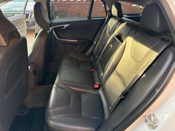 VOLVO V60 CROSS COUNTRY 2.0 D3 Lux Nav Estate 5dr Diesel Auto Euro 6 (s/s) (150 ps)