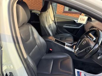 VOLVO V60 CROSS COUNTRY 2.0 D3 Lux Nav Estate 5dr Diesel Auto Euro 6 (s/s) (150 ps)