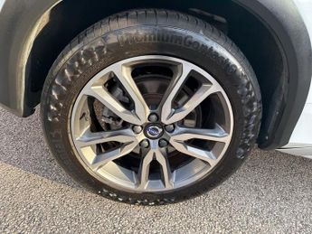 VOLVO V60 CROSS COUNTRY 2.0 D3 Lux Nav Estate 5dr Diesel Auto Euro 6 (s/s) (150 ps)