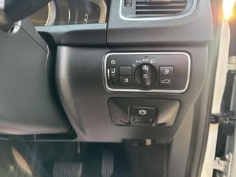 VOLVO V60 CROSS COUNTRY 2.0 D3 Lux Nav Estate 5dr Diesel Auto Euro 6 (s/s) (150 ps)