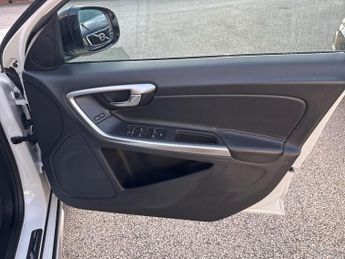 VOLVO V60 CROSS COUNTRY 2.0 D3 Lux Nav Estate 5dr Diesel Auto Euro 6 (s/s) (150 ps)