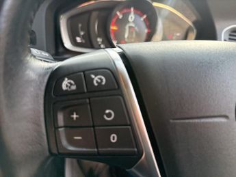 VOLVO V60 CROSS COUNTRY 2.0 D3 Lux Nav Estate 5dr Diesel Auto Euro 6 (s/s) (150 ps)