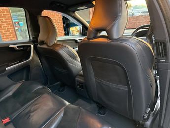 VOLVO XC60 2.4 D5 R-Design Nav SUV 5dr Diesel Auto AWD Euro 6 (s/s) (220 ps