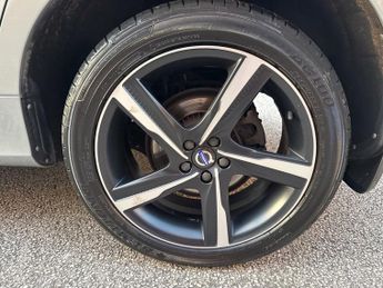 VOLVO XC60 2.4 D5 R-Design Nav SUV 5dr Diesel Auto AWD Euro 6 (s/s) (220 ps