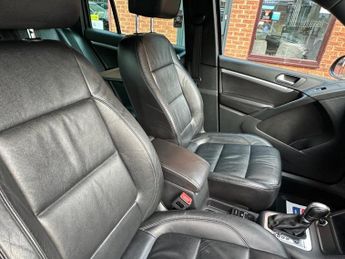 VOLKSWAGEN TIGUAN 2.0 TDI BlueMotion Tech R-Line Edition SUV 5dr Diesel DSG 4WD Eu