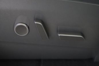 TESLA MODEL Y Auto RWD 5dr